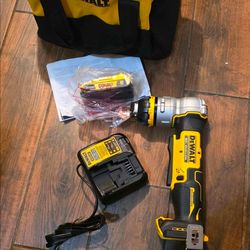 DeWalt 20V MAX XR Brushless Cordless Wire Mesh Cable Tray Cutter 2Ah Kit DCE158D1