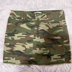 Camo mini skirt