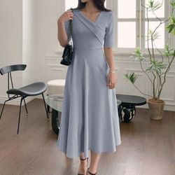 Vestido midi de mujer con escote en V