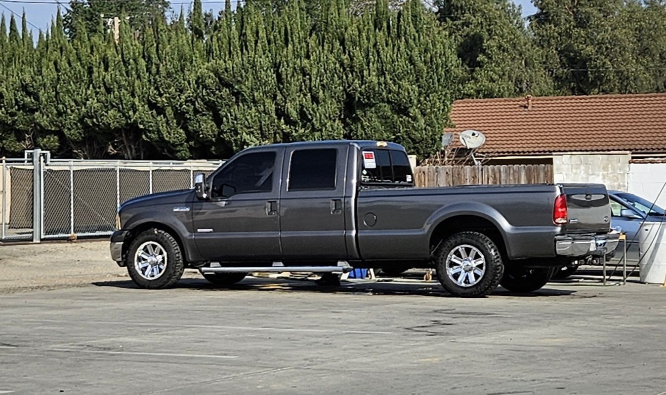 2005 Ford F-350 49,000 On New Motor