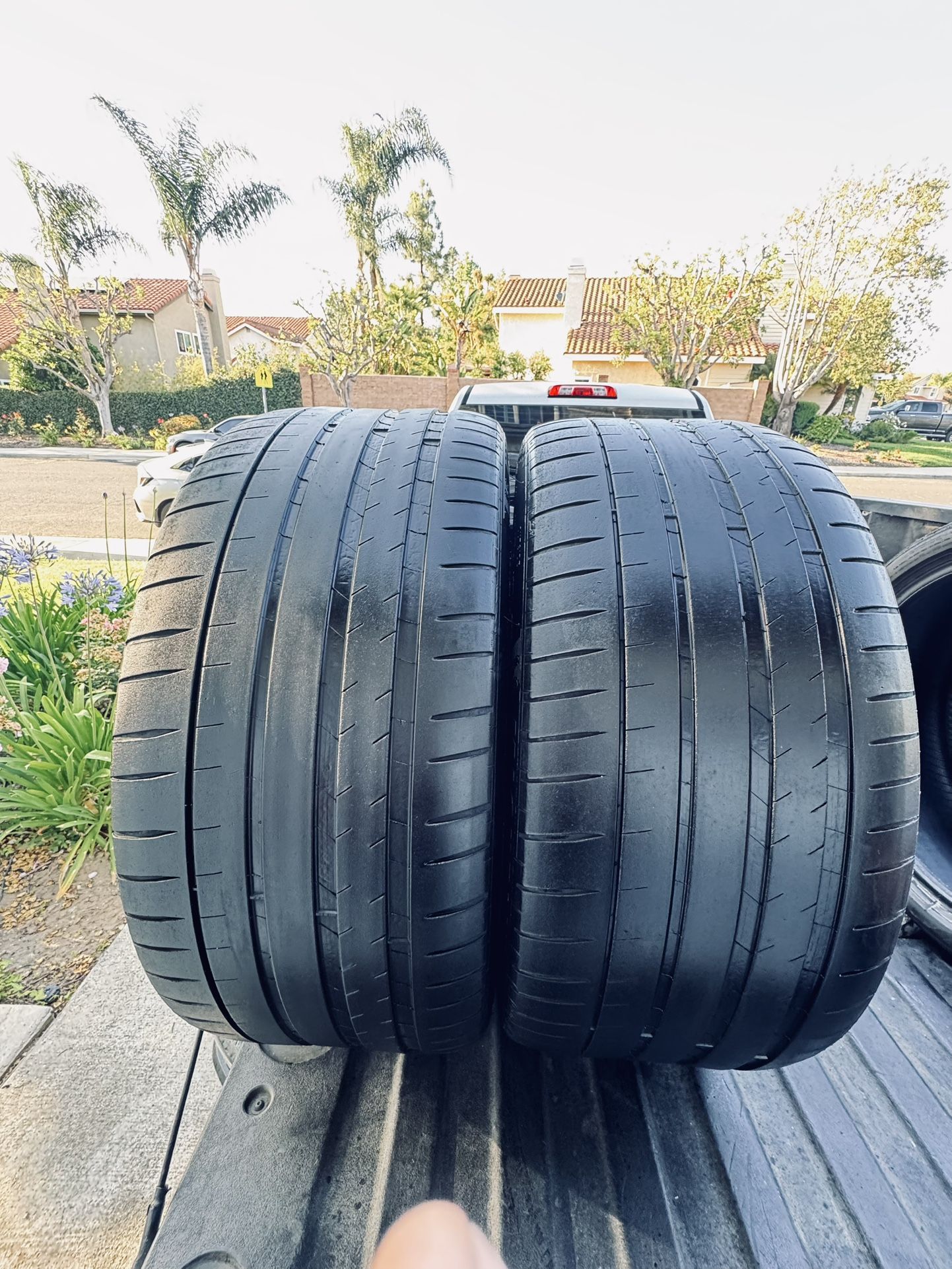 265/35/22 Michelin Pilot Sport 4s 60%+ Tread (2)