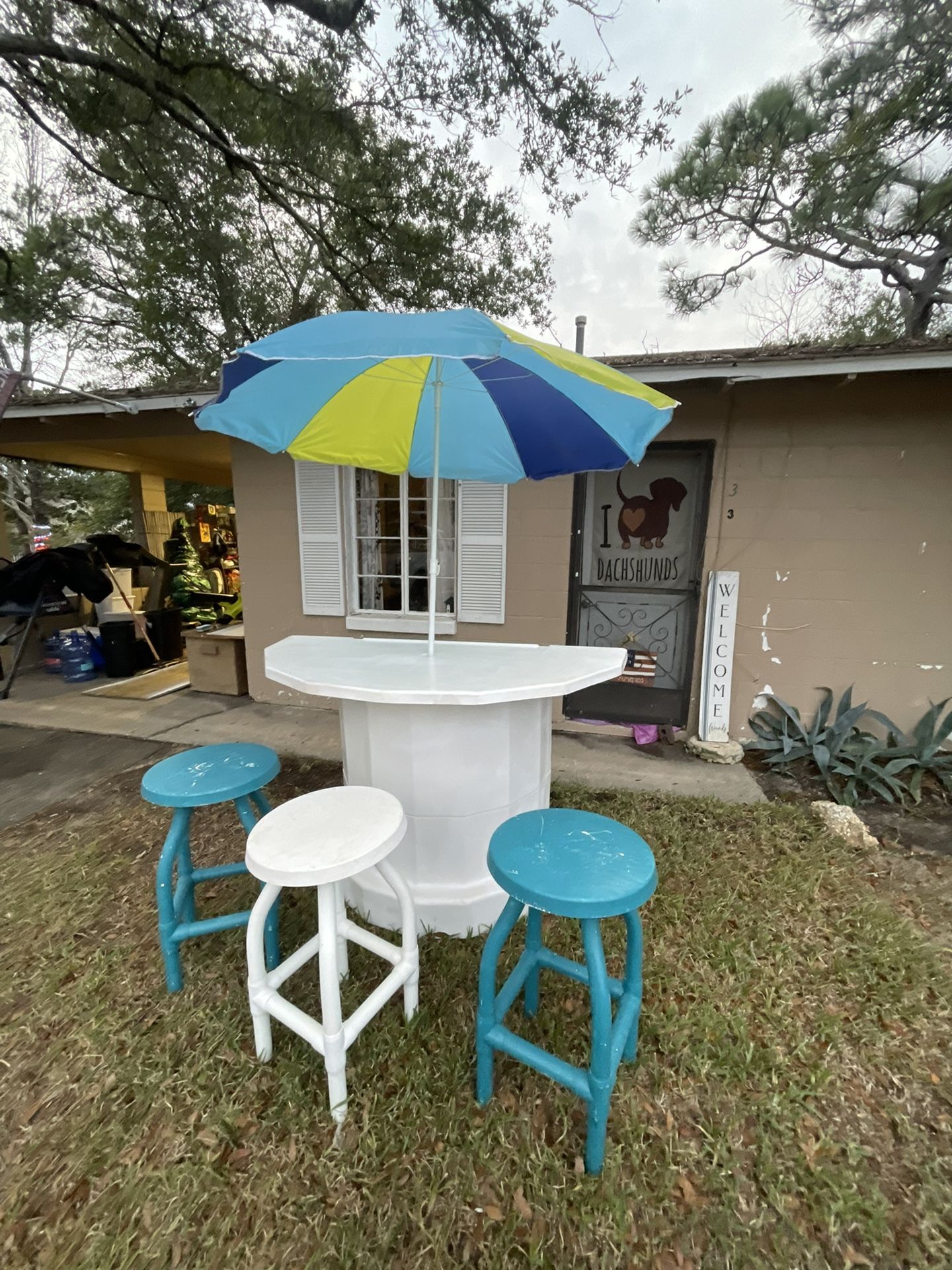 Fiberglass Outdoor Bar 4.8 Ft Wide X 3.5 Ft Tall W/ Stools 