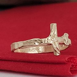 ⛔️RESERVED⛔️14k Size 5 Precious Solid Yellow Gold Crucifix Ring!/ Anillo de Oro con Diseño de Crucifijo! 👌🎁Post Tags: Anillo de Oro
