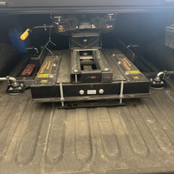 Demco  18K Auto slide 5th Wheel Hitch