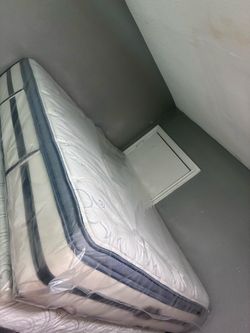 St Queen sizes Mattress and box spring pillow top