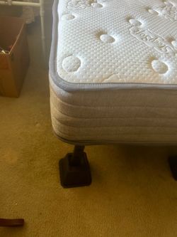 Cama tamaño full nueva en Colton California
