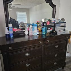 Dresser With Mirror