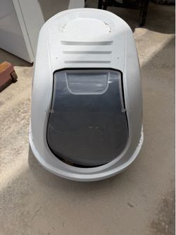 Enclosed cat litter box