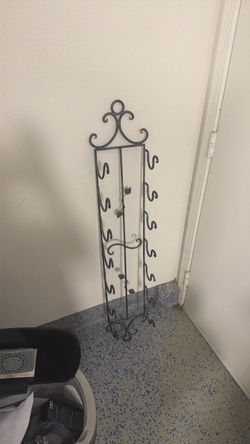 Wine bottle holder