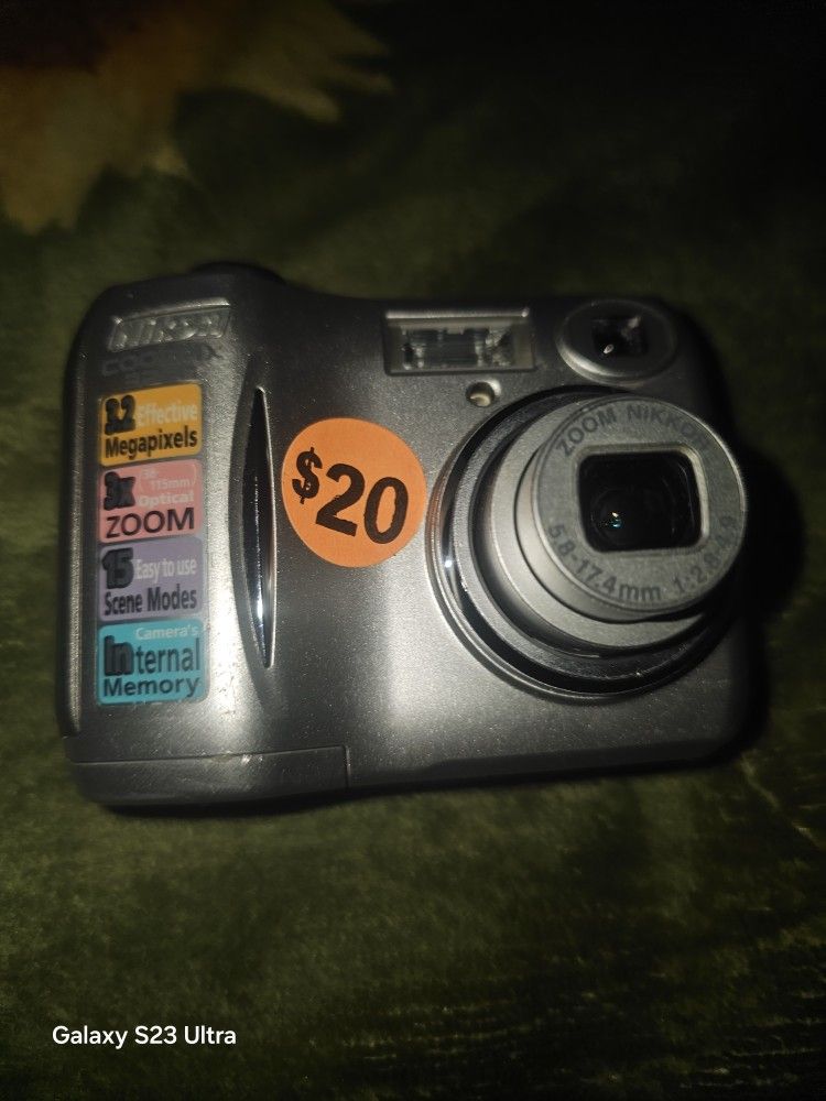 Nikon COOLPIX 5600 5.1MP Digital Camera - Silver 3X Optical Zoom