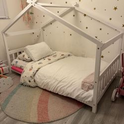 Giantex House Bed Twin, Solid Wood Kids House Bed with Roof, Headboard and Footboard, Low Floor Twin Bed Frame for Toddlers Teens Girls Boys