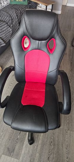 USED GAMING CHAIR **MAKE OFFER**