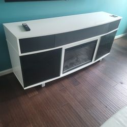 Entertainment Stand / Cradenza 