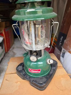 Vintage Coleman lantern. Extra mantles