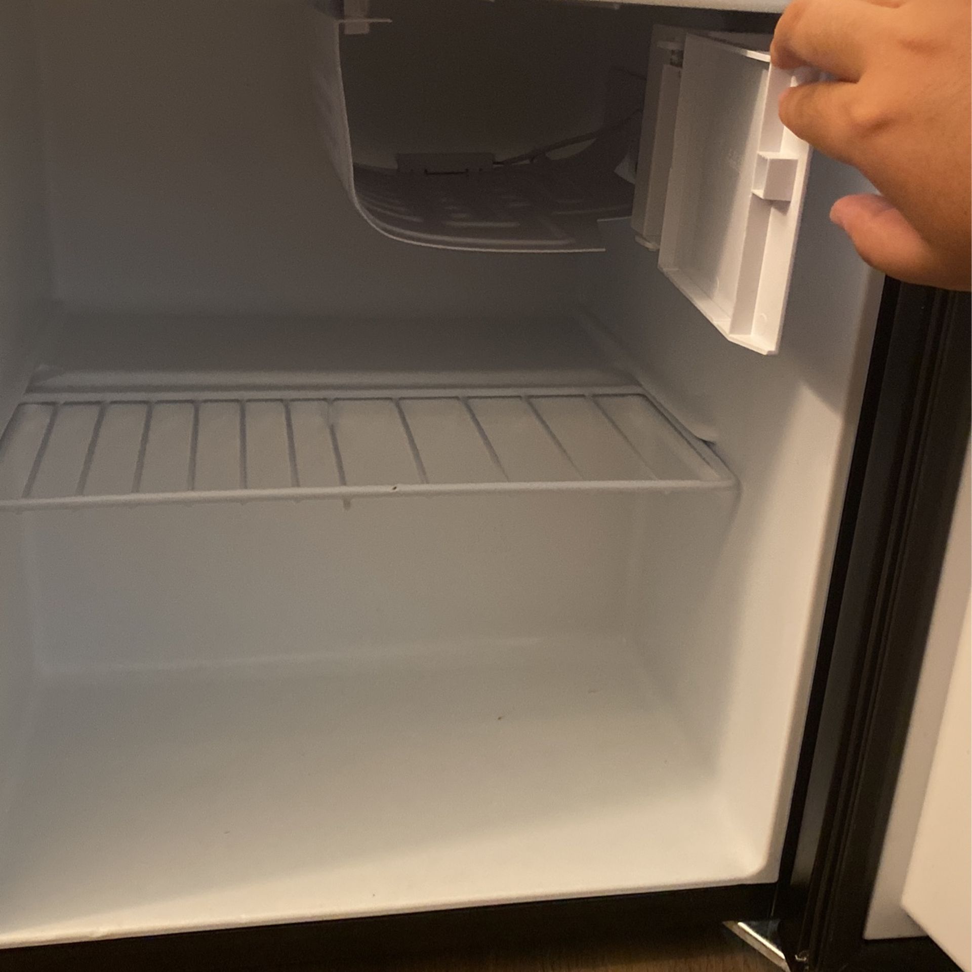 Galanz Mini Fridge for Sale in Seattle, WA OfferUp