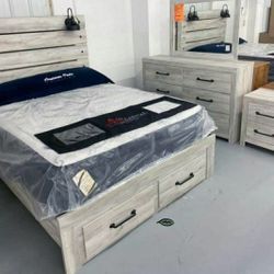 Cambeck Whitewash Footboard Storage Bedroom Set