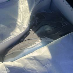 Wolf Grey 5’s Sz 10