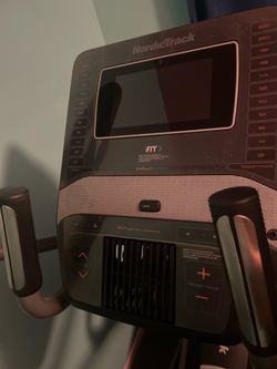 Elliptical NordickTrack Machine w/free mat
