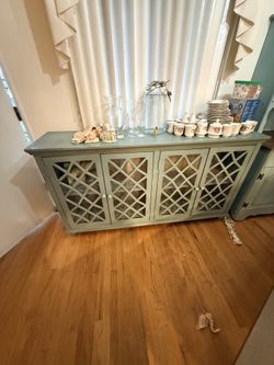 Banquet/cabinet