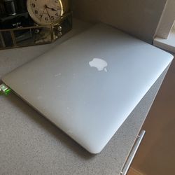 13” Macbook Air With Charger