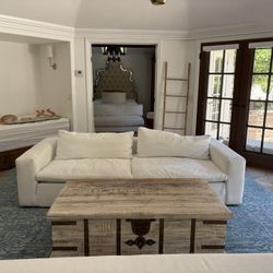 White Utopia sofa -Mint Condition