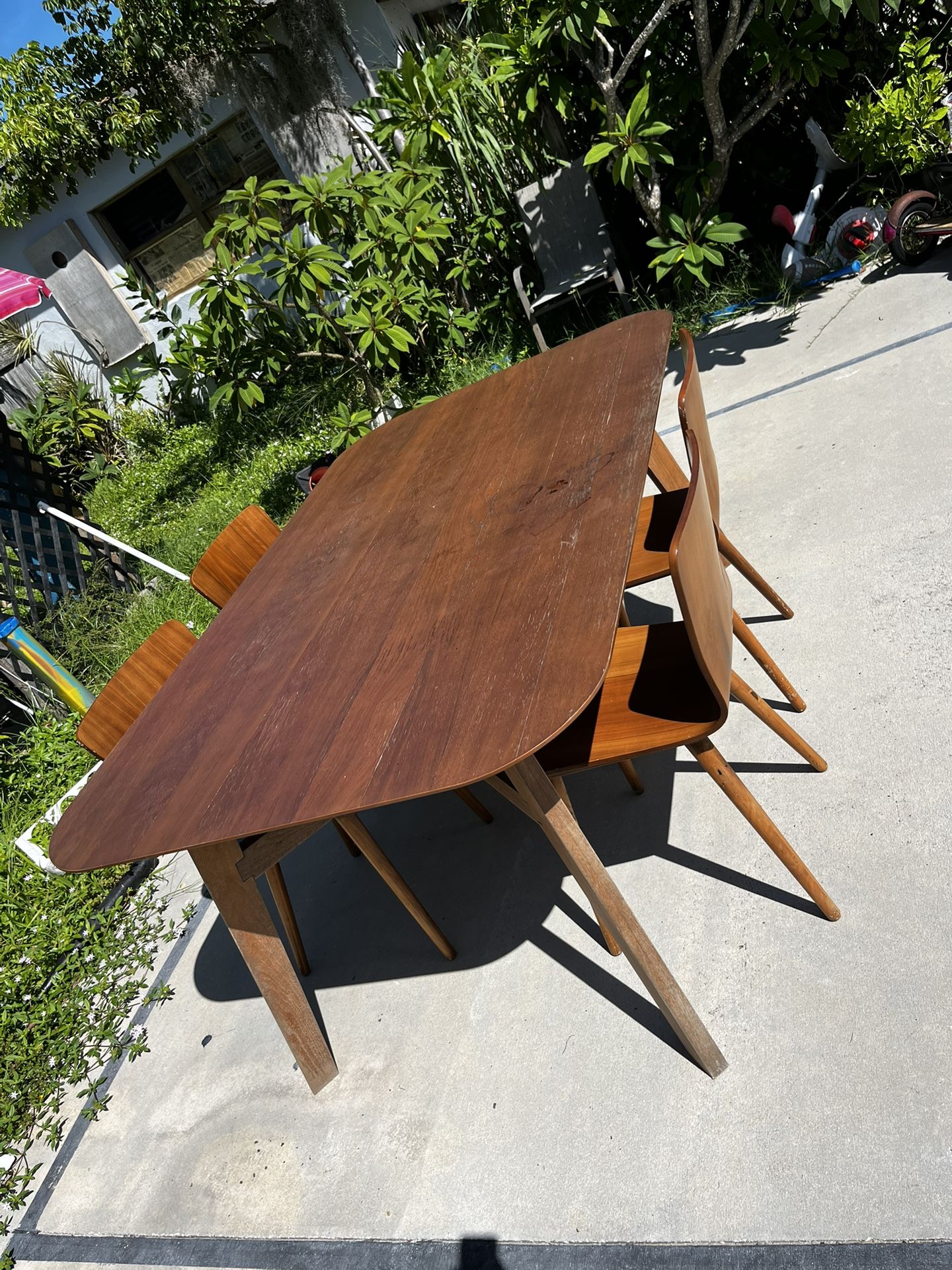 Dining Table + 4 Chairs – Mid Century Style