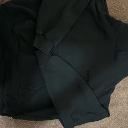 Medium Black Essential 