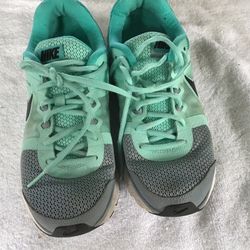 Nike women’s running shoes size 8 1/2 blue preowned