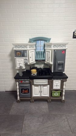 Toy kitchen set