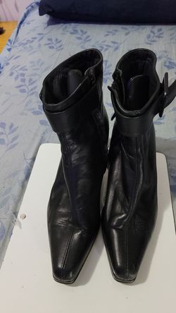 Petite black boots