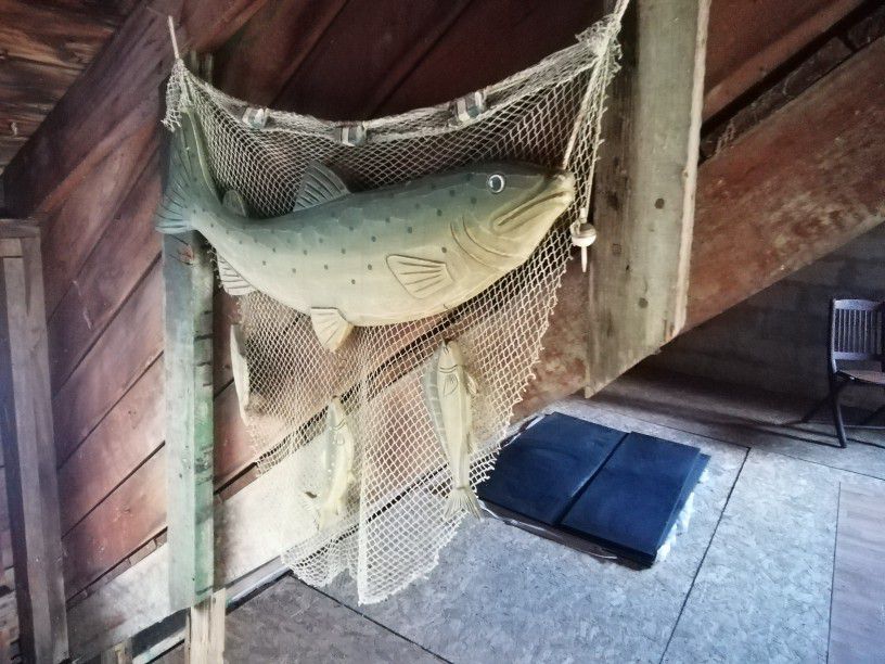 Vintage Hanging  Net With 4 Fish $8.00