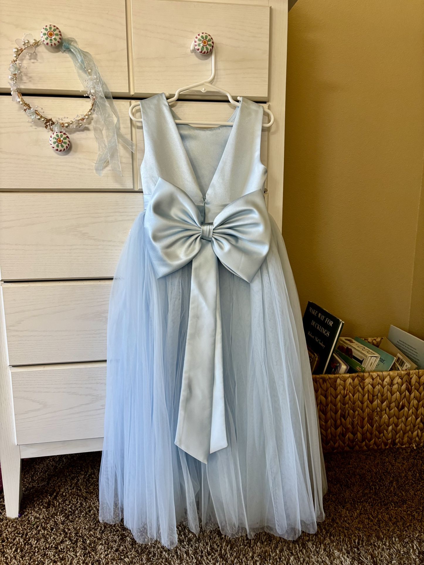 Beautiful Dress for Wedding, Easter or Birthday party 4-5 T