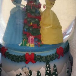 DISNEY PRINCESS SNOWGLOBE NEW