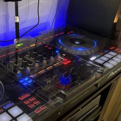 Pioneer DDJ-SZ Professional DJ controller