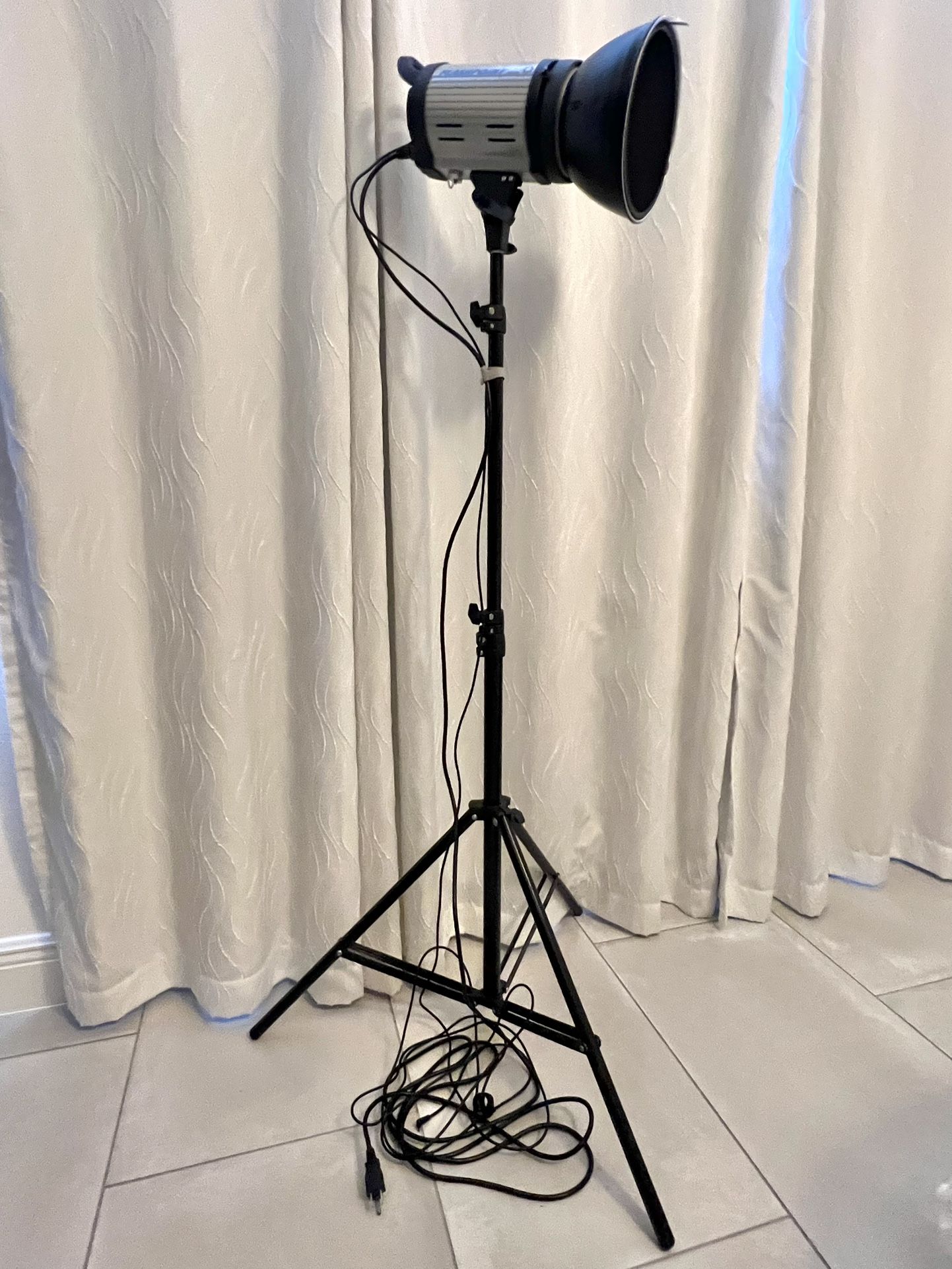 Studio Flash With Accessories