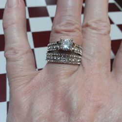 Size 8 925 STERLING SILVER ENGAGEMENT RING AND WEDDING BAND SET