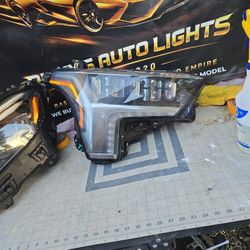 2022 2023 2024 TOYOTA TUNDRA OEM  HEADLIGHT FULL LED Adaptive Right Passenger