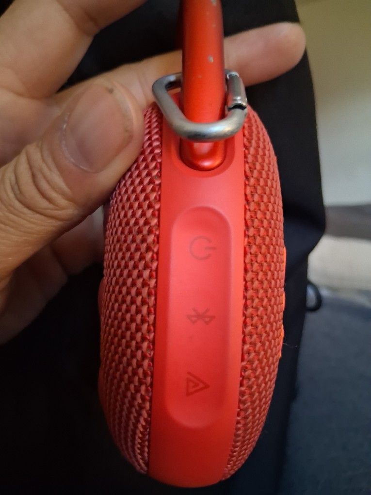 JBL Clip 5 Bluetooth Speaker 