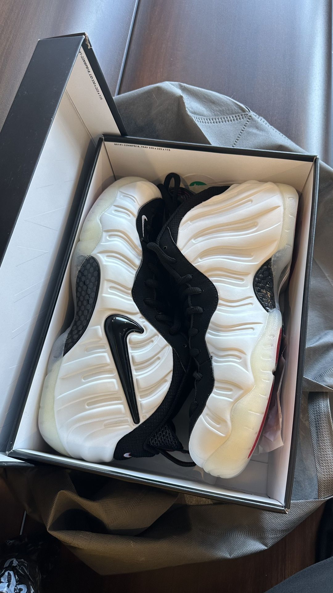 Nike Foamposite Pearl Size 11