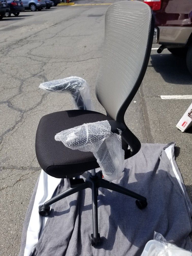 New Staples Ayalon Mesh and Fabric Task Chair Black 51505