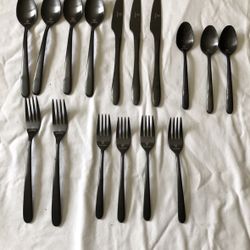 Glophee Matte Black Heavy Duty Flatware - 16 Pcs., Ergonomic Design