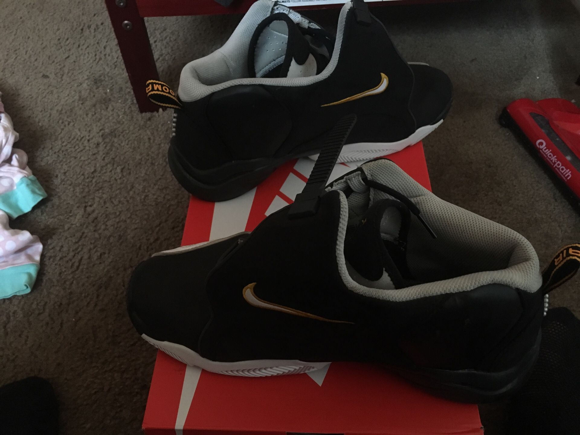 Nike Zoom Gary Payton The Goove black white gold size 11 (fits 10.5) they cut short so fits like 10.5 men’s brand new wore twice comes with original