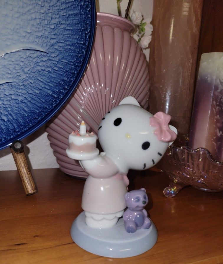 Nao By Lladro Hello Kitty Porcelain Figurine