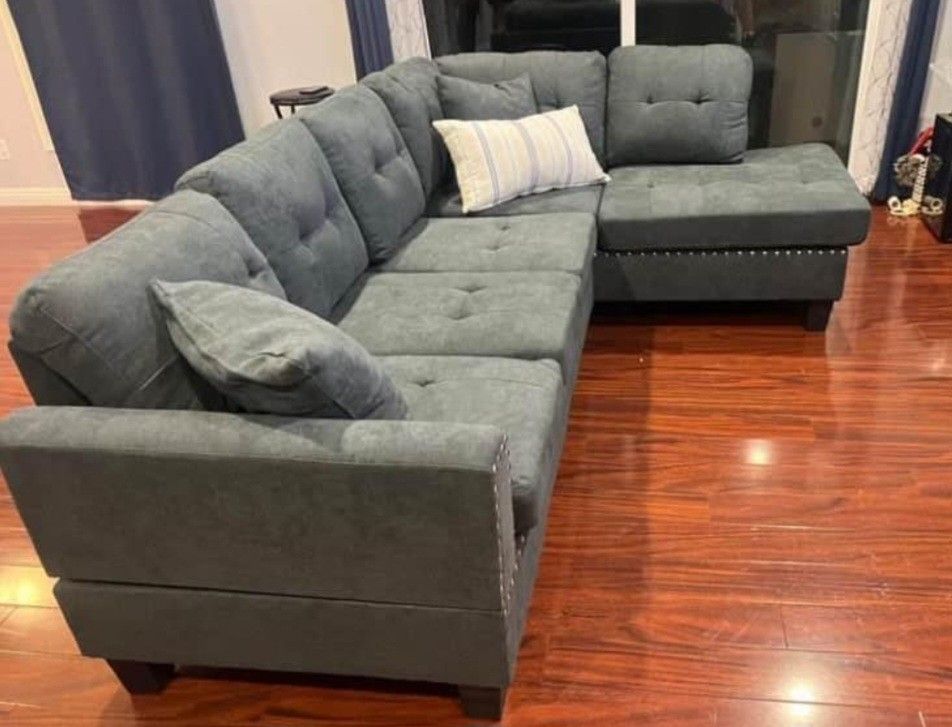 Brand New Ash Black Sectional Sofa Couch (New In Box)