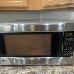 Like New LG Microwave Oven