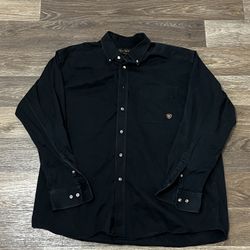 Ariat Solid Twill Classic Fit button-down shirt in black color