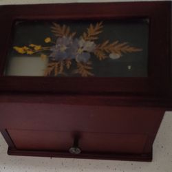 Jewelry box, good condition