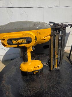 Dewalt trim gun and battery