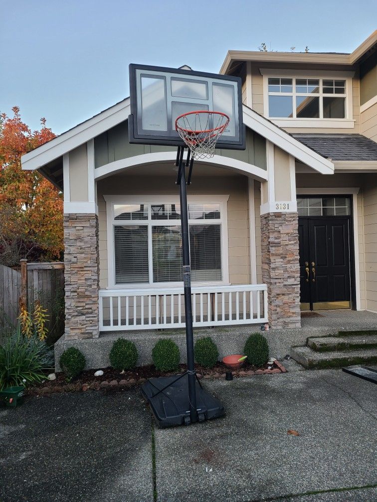 Basketball hoop
