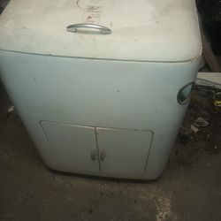 Vintage Ice Cooler 